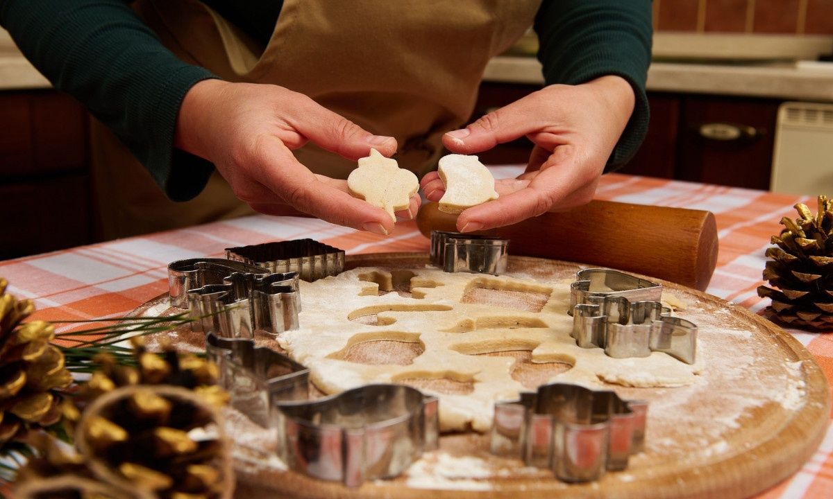Φτιάξτε ολόλευκα στολίδια με corn flour και σόδα