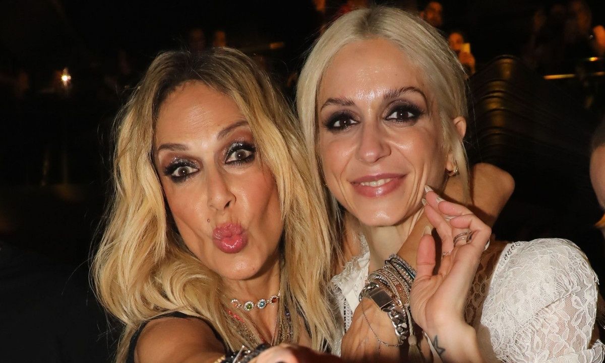 H Σοφία Καρβέλα «Τα μαθητικά τα χρόνια» δεν τ' αλλάζει με τίποτα - Σπάνιες φωτό της 40χρονης