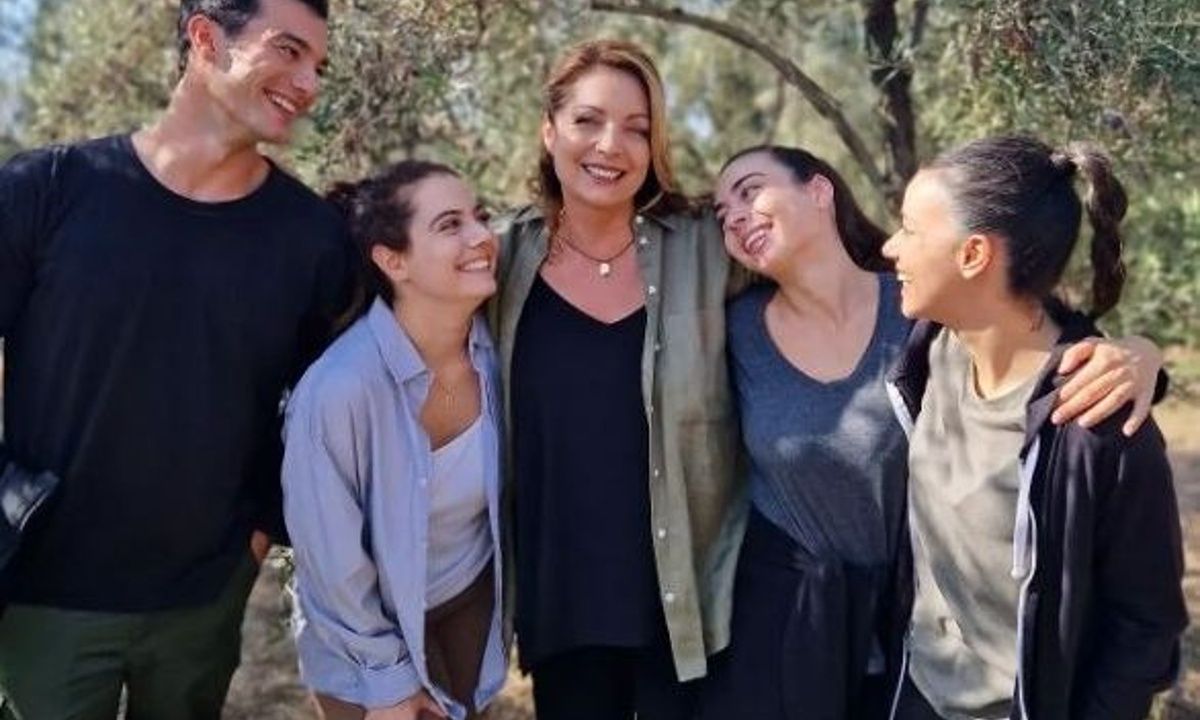 Το  Twitter υπερασπίστηκε τη Γκερέκου στη Γη της ελιάς πριν ερωτευτεί