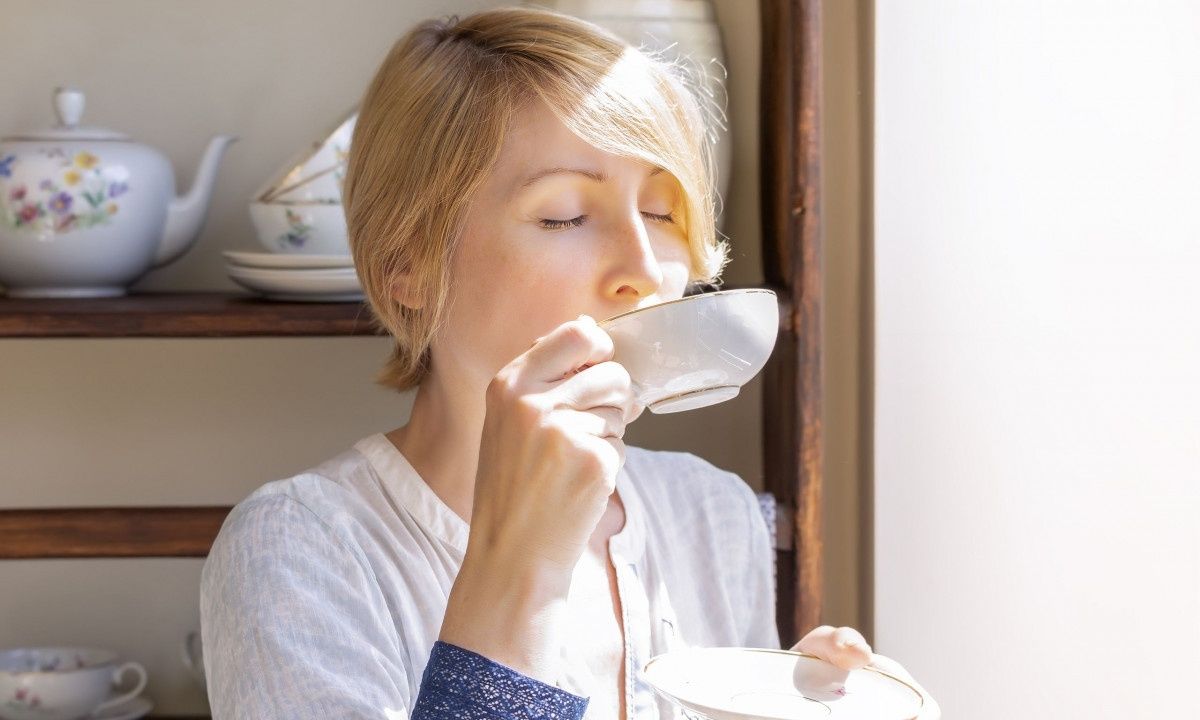 Ζεστή μπίτερ σοκολάτα με εσπρέσο και κρέμα γάλακτος