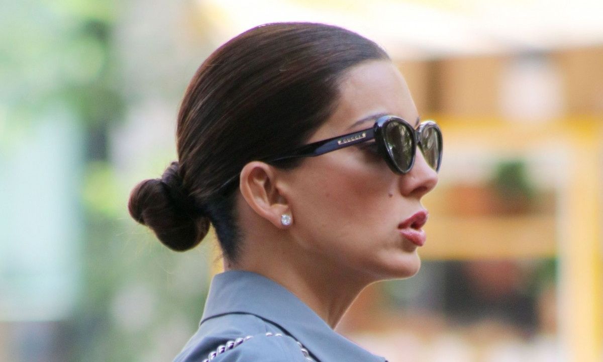 Sleek bun! Η Σταματίνα Τσιμτσιλή  έκανε το χτένισμα της μπαλαρίνας που επιλέγουν τα it girls