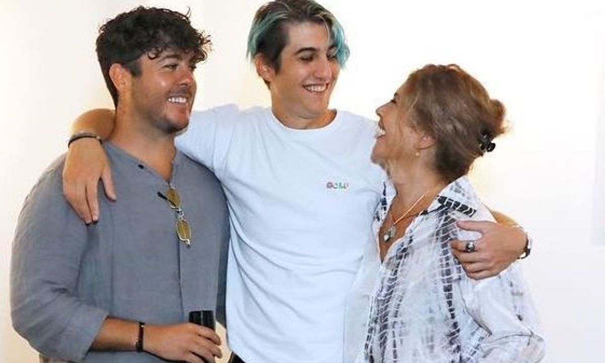 Η νέα αμακιγιάριστη φωτό της Αλιμπέρτη με αφορμή ένα ευχάριστο γεγονός - Το νεανικό look στην Πάρο