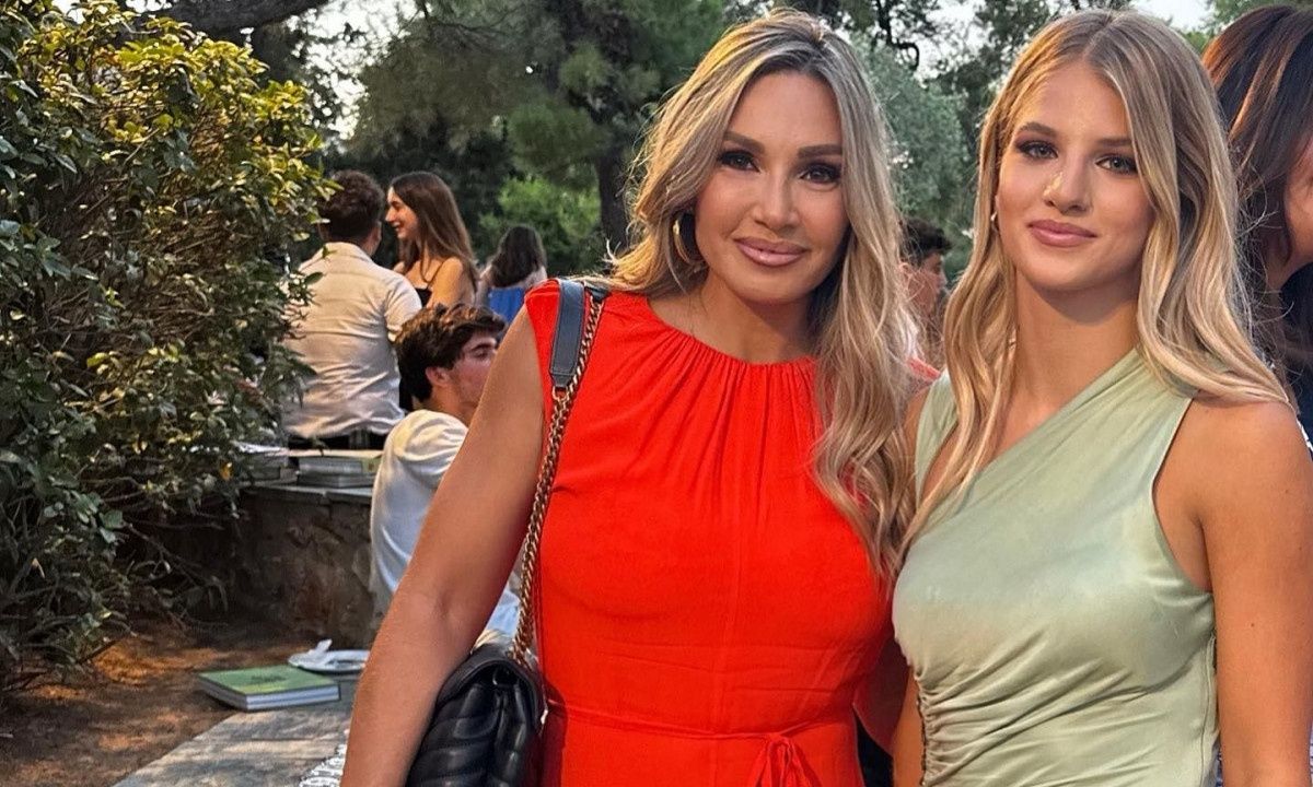 Ελένη Πετρουλάκη: #Fridaynight - Έξοδος με τις κόρες της