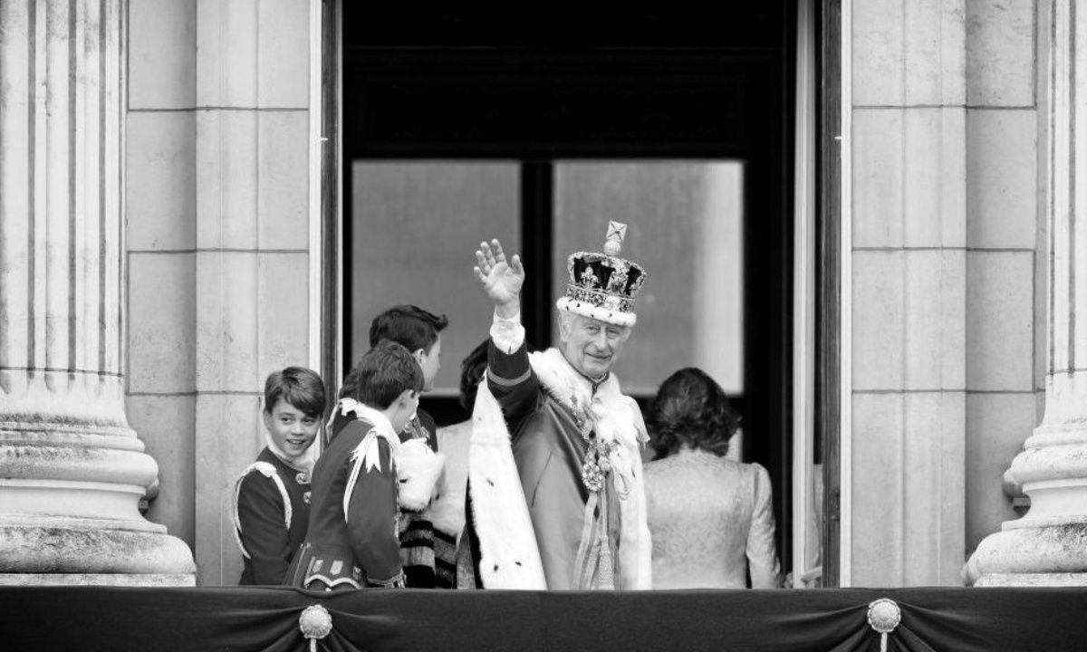 Κάρολος: Το Crown, το τέλος με τον Harry και η ζωή ως βασιλιάς