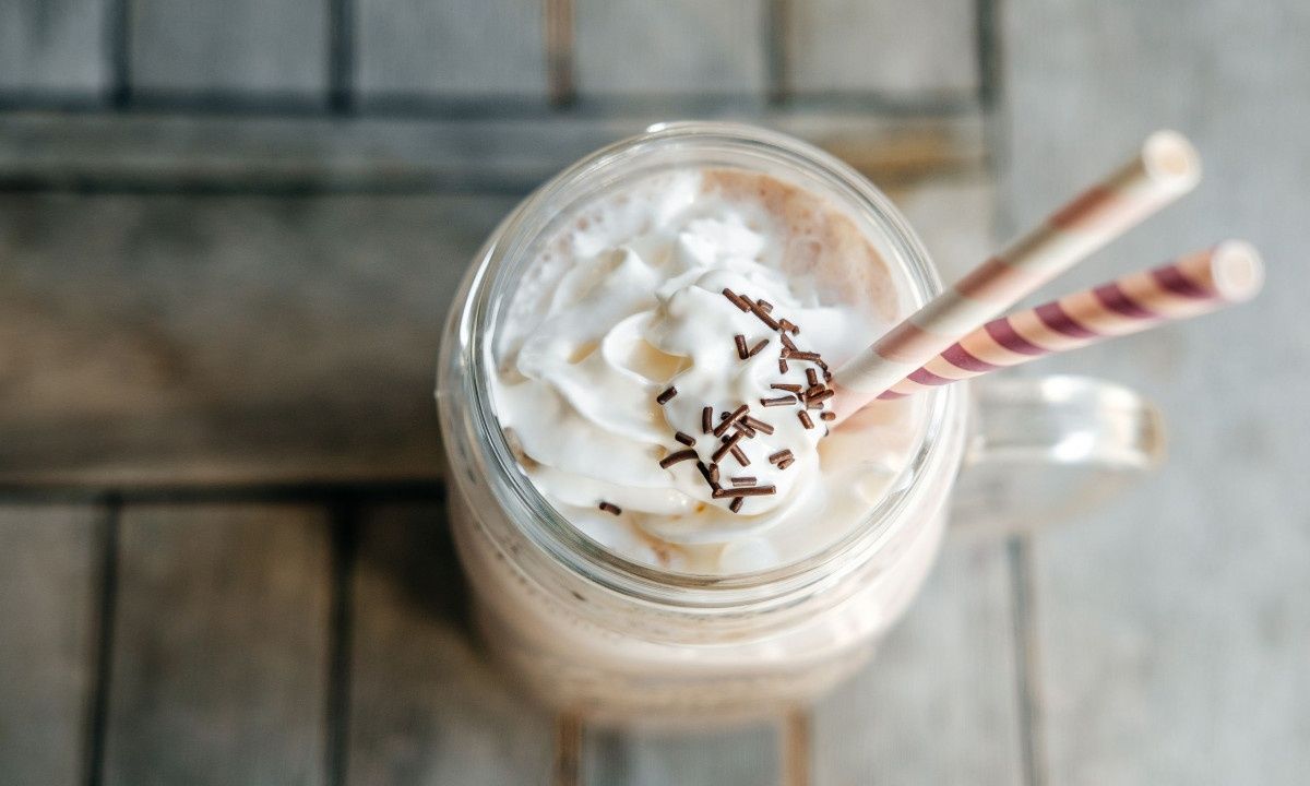 Λαχταριστό και γιορτινό smoothie μελομακάρονο