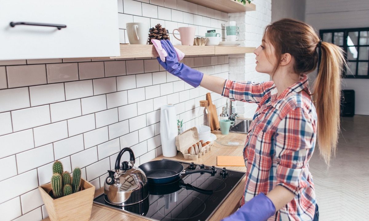 Κάντε τα ντουλάπια της κουζίνας να λάμπουν