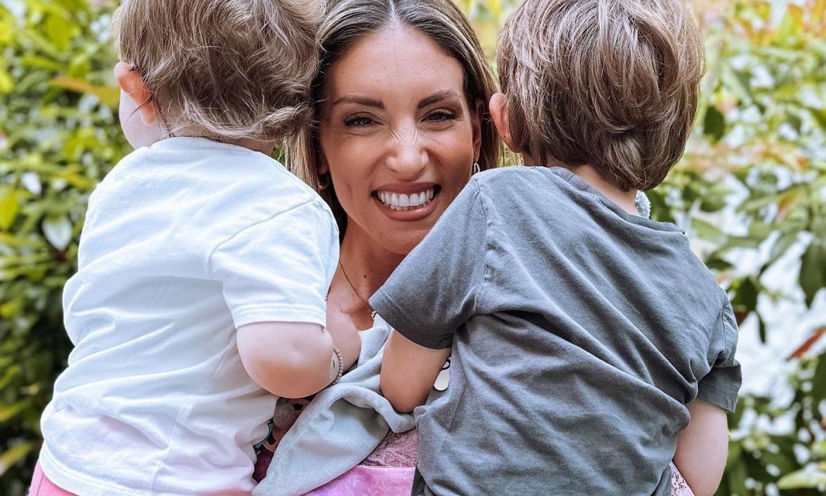 Αθηνά Οικονομάκου: Οι νέες τρυφερές photos με τα παιδιά της