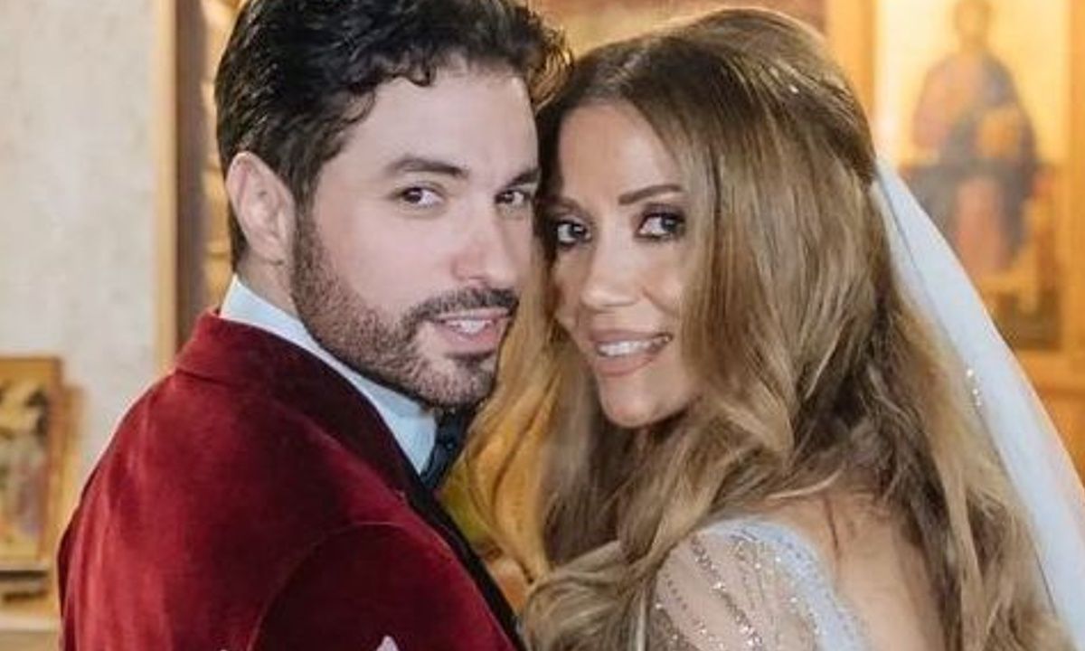 Οι λεπτομέρειες στο νυφικό look της Γιώτας Τσιμπρικίδου και η συγκινητική ανάρτηση για τη μαμά της