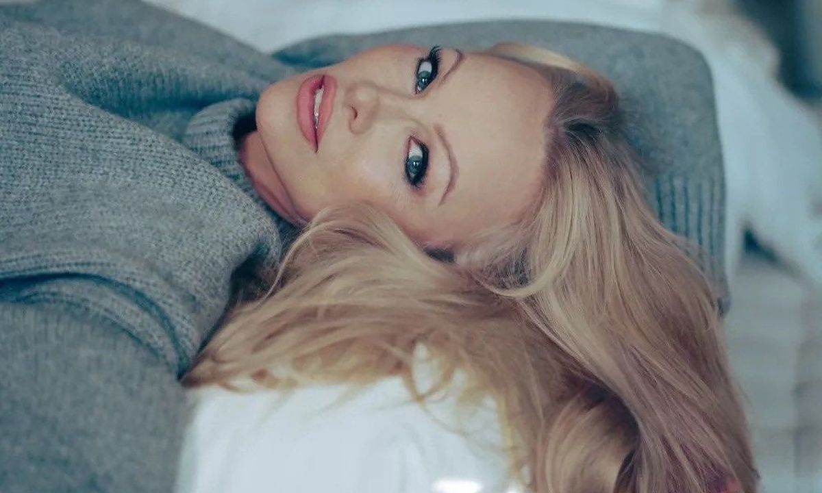 Pamela Anderson: Αποδεικνύει πως δείχνει όμορφη χωρίς μακιγιάζ