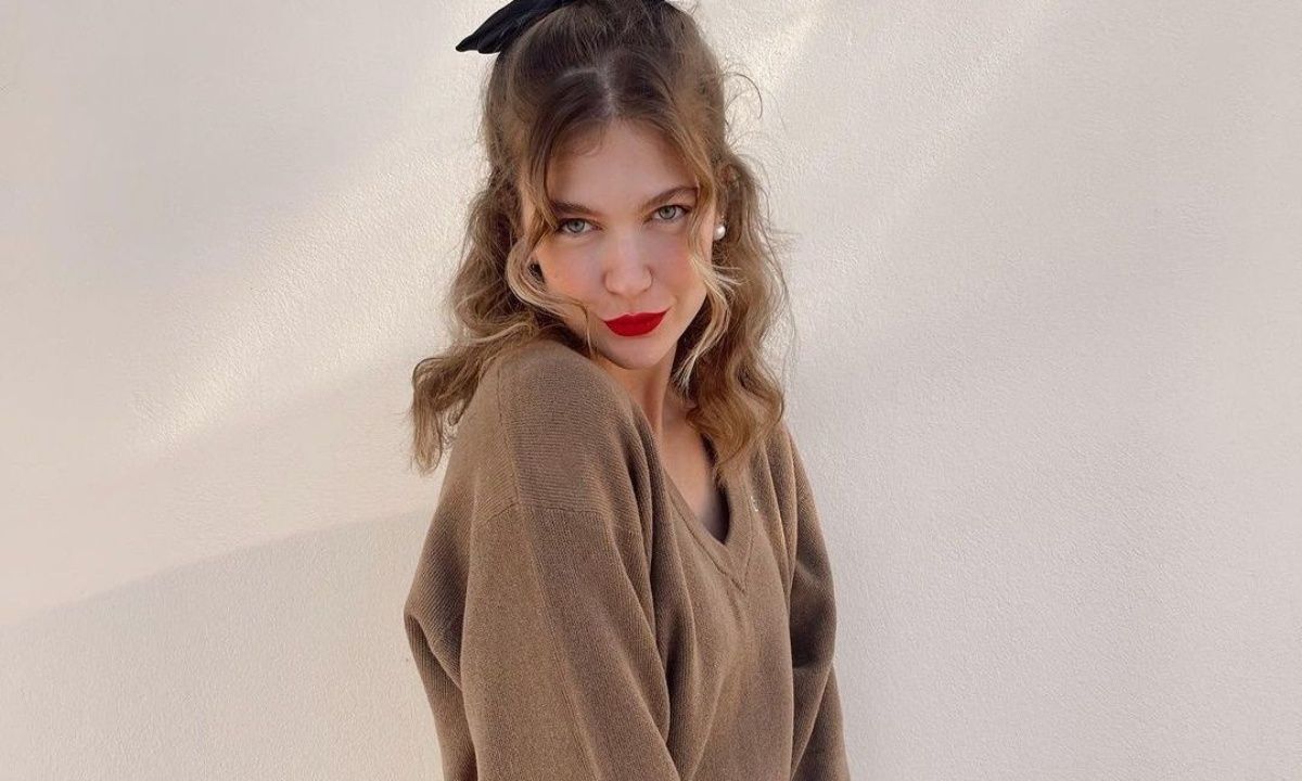 Η Κλέλια Ανδριολάτου φόρεσε το πιο iconic αξεσουάρ μαλλιών