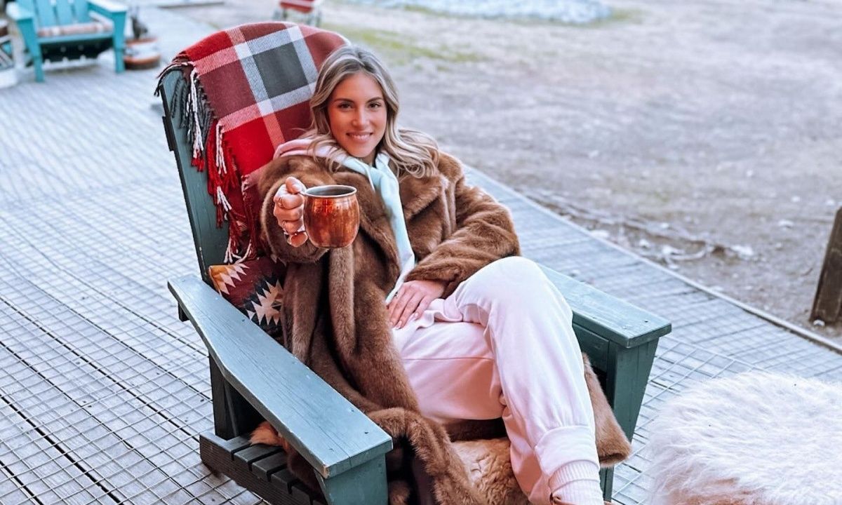 Τα glam looks της Αθηνάς Οικονομάκου στην επαρχία και τα quiz