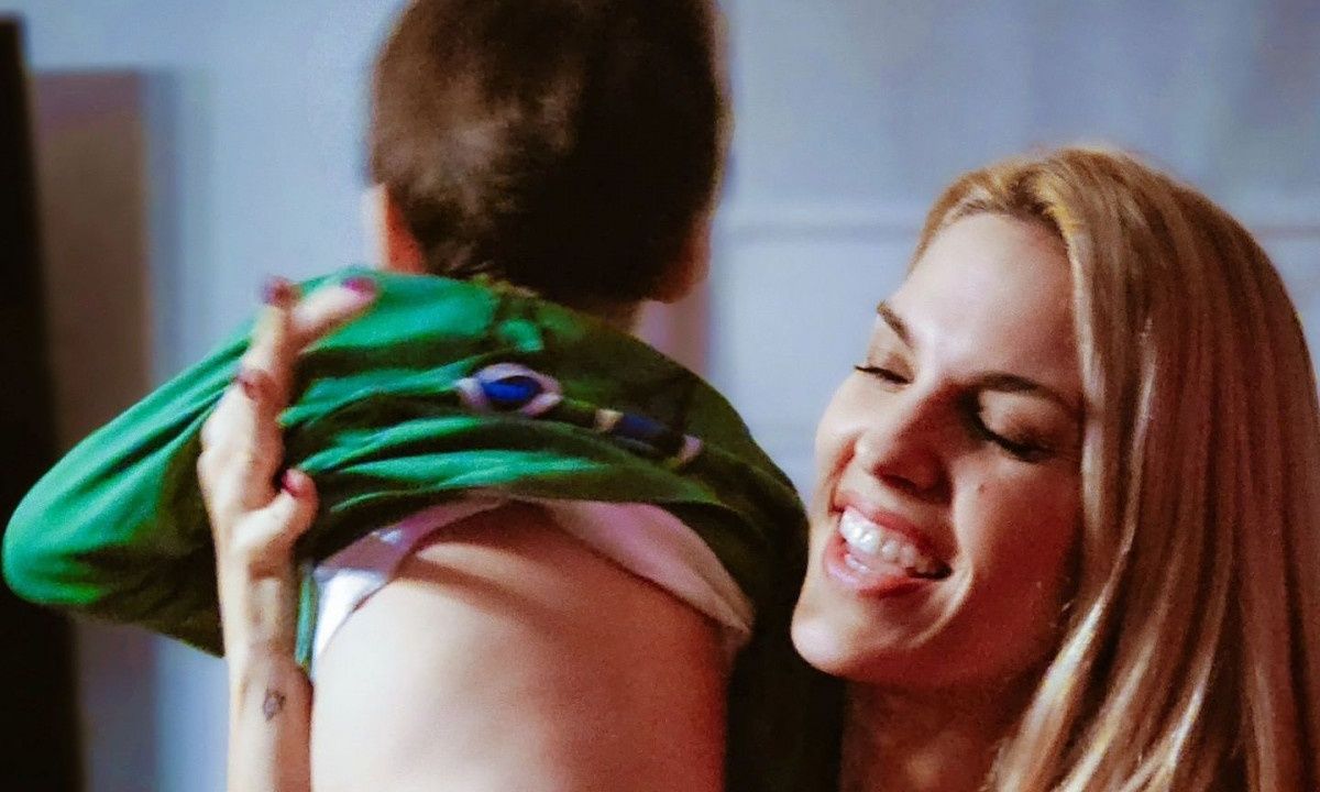 Μαντώ Γαστεράτου: Κυνηγάει τον γιο της μέσα στο σπίτι για να φάει