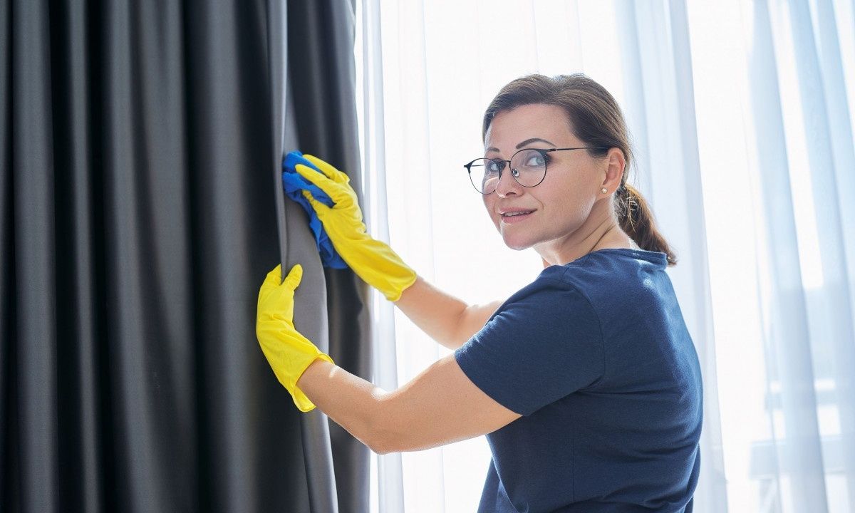 Πώς να καθαρίσετε τις κουρτίνες χωρίς να τις πλύνετε
