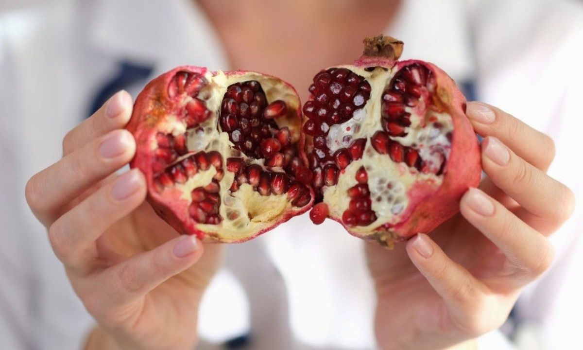 Πώς θα καθαρίσεις το ρόδι με το κόλπο του TikTok