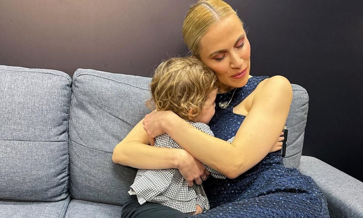 Νάντια Μπουλέ: Παιχνίδια με την κόρη της στο σπίτι