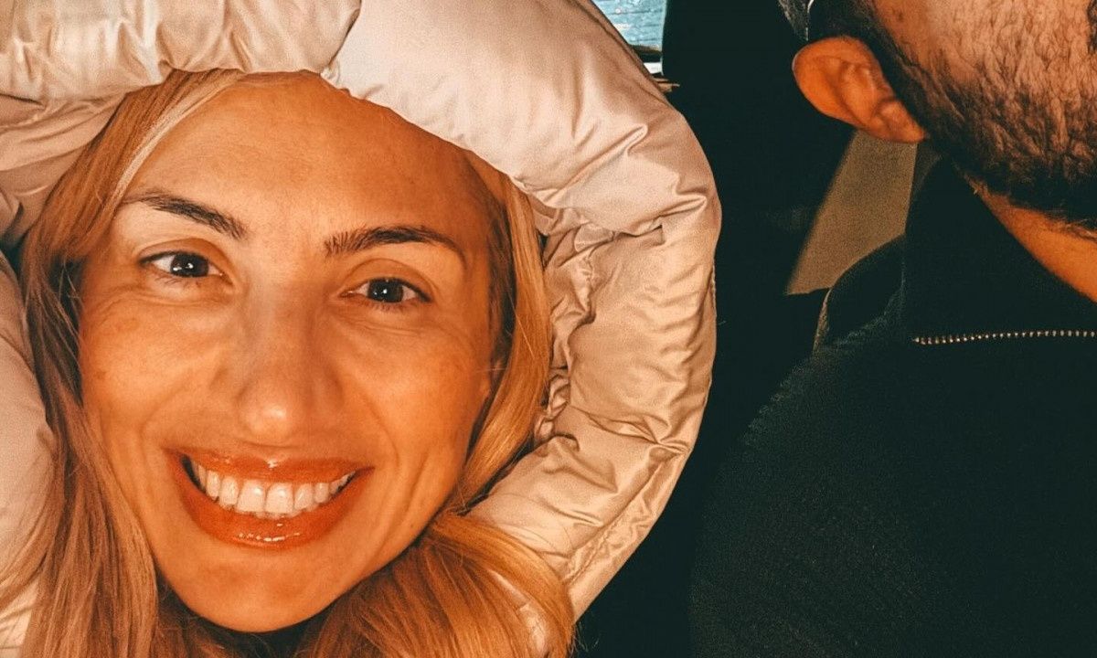 Μαρία Ηλιάκη: Μαμά και κόρη με ίδιο μακρύ puffer μπουφάν