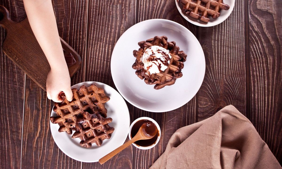 Σοκολατένιες βάφλες με πουρέ μήλου