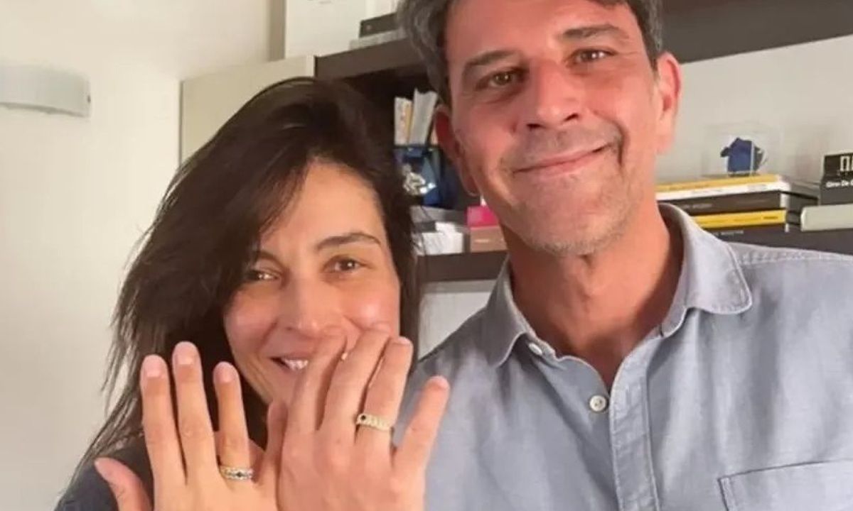 Το «μαξιλάρι» της εγκυμοσύνης & το post γρίφος της Αντιγόνης Κουλουκάκου για τον αρραβωνιαστικό της