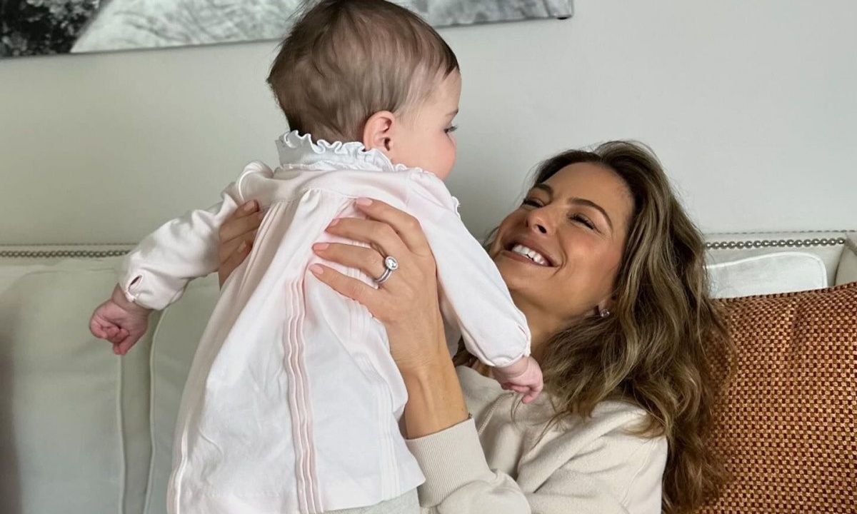 H Maria Menounos χορεύει Αργυρό με την κόρη της και οι fans «λιώνουν»