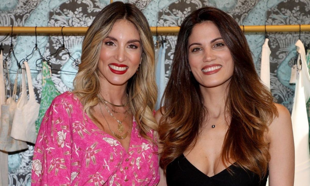 Η Μαίρη Συνατσάκη γιορτάζει τη «νίκη» της με ένα spoiler ενώ τα looks με Οικονομάκου αποθεώνονται