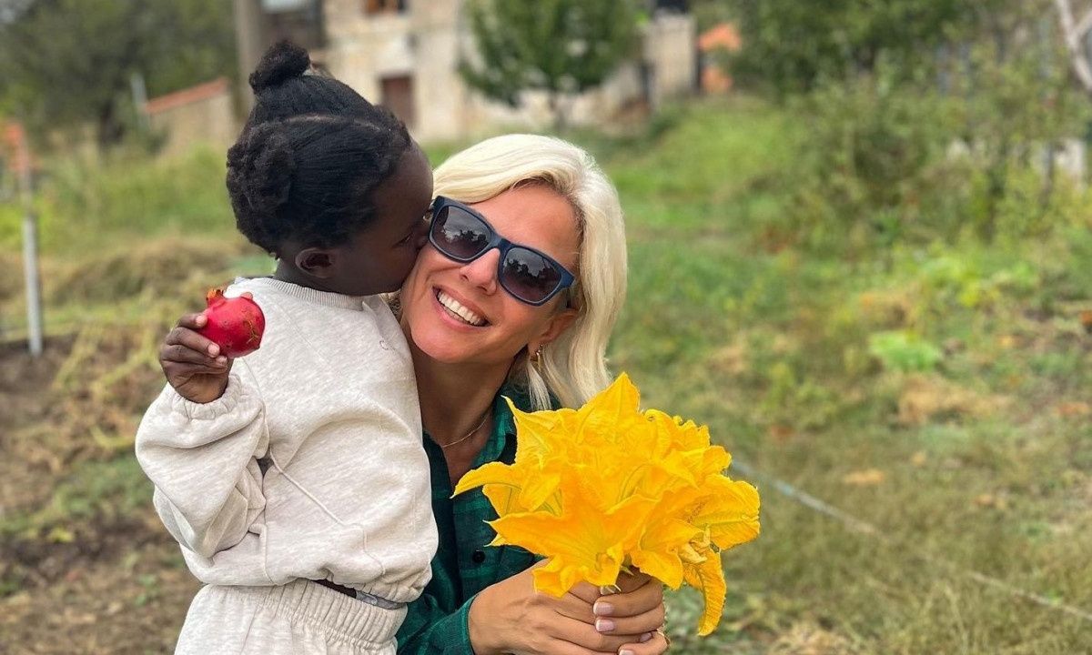 Χριστίνα Κοντοβά: Ο χορός της Ada στο κομμωτήριο