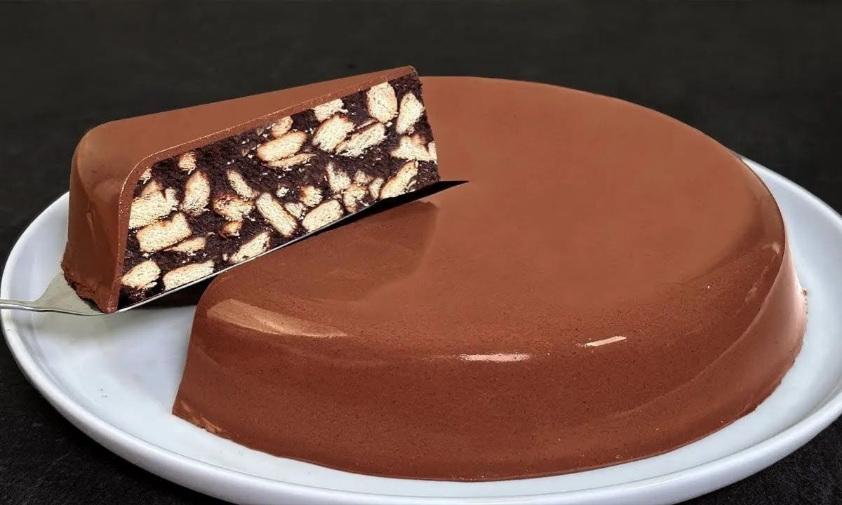 Φτιάξτε νόστιμο κέικ με μπισκότα, γάλα, κακάο και βούτυρο