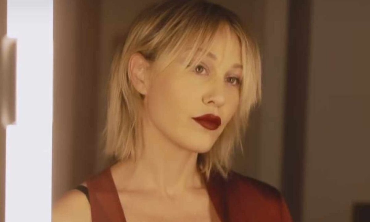 H Πηνελόπη Αναστασοπούλου έγινε καστανή κι έκανε το πιο ανατρεπτικό look