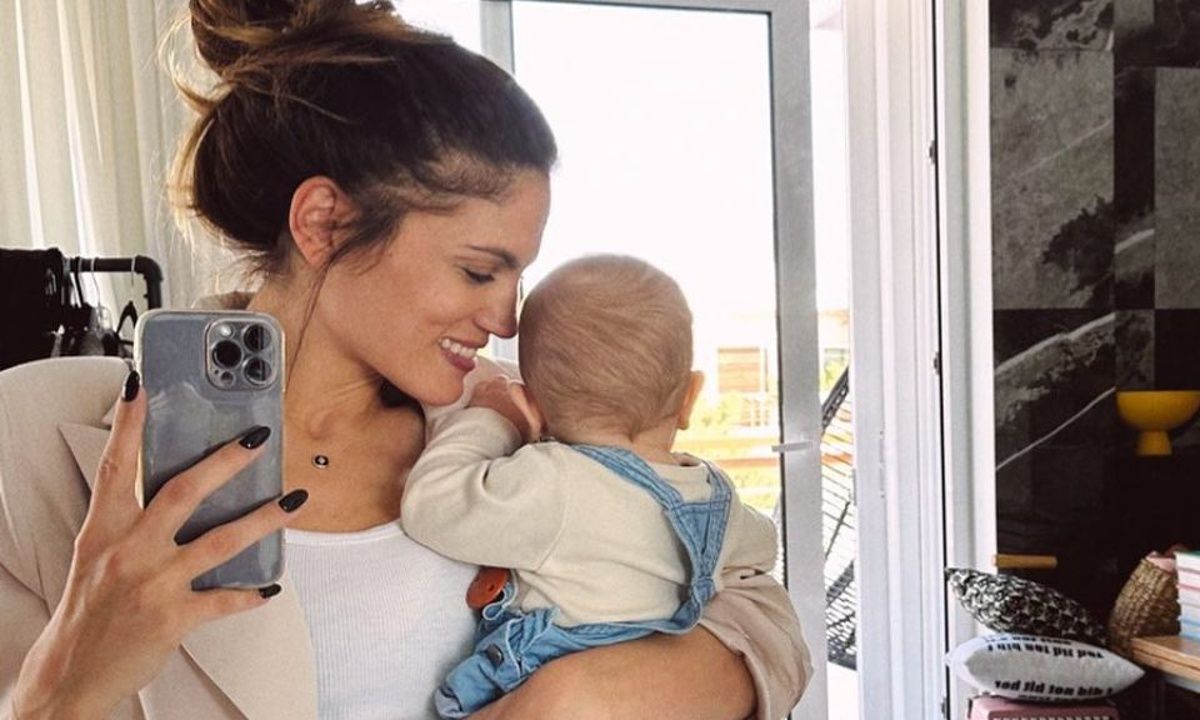 Μαίρη Συνατσάκη: Η «γκαρνταρόμπα» της Ολίβιας έχει όλα τα χρώματα