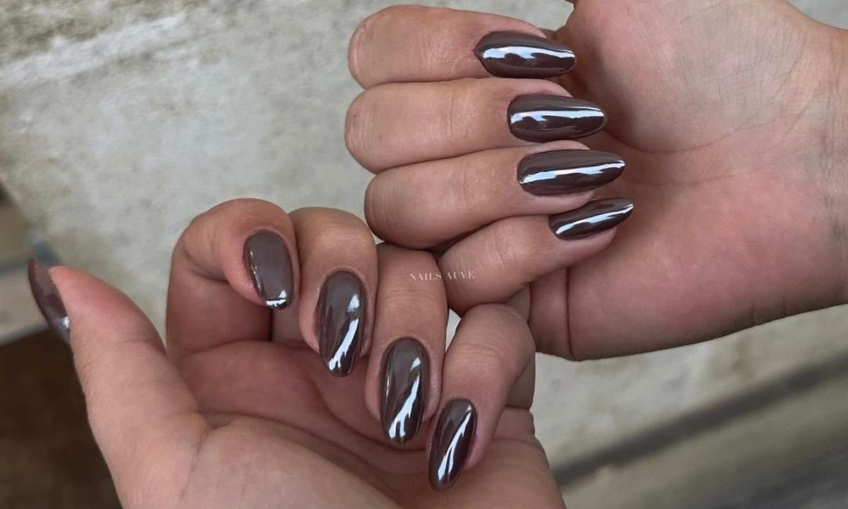 Πώς υιοθετήσεις το milk chocolate glazed manicure της Παπαγεωργίου