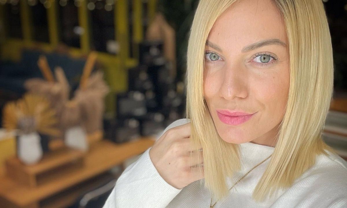 Ιωάννα Μαλέσκου: Κάνει μανικιούρ-πεντικιούρ με την κόρη της αγκαλιά