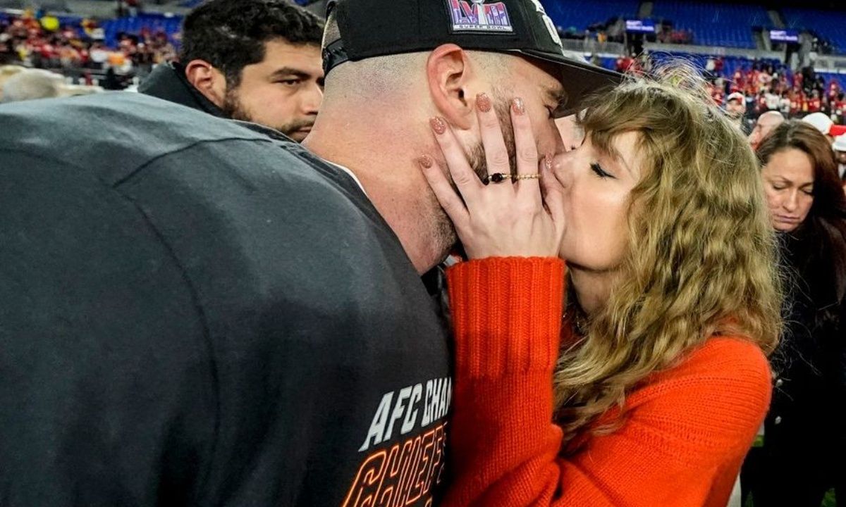 Η Taylor Swift γιόρτασε τη νίκη του Kelce με ένα δημόσιο φιλί