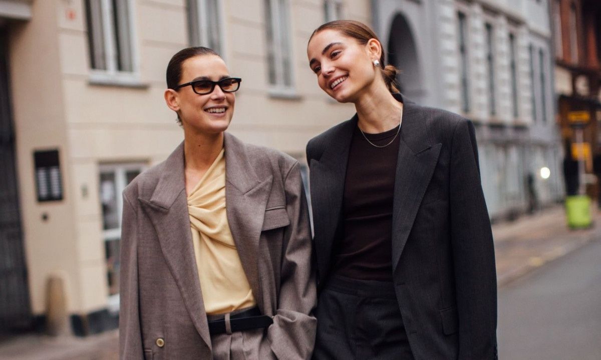 Το να φοράς «βαρετά» ρούχα στη δουλειά είναι η απελευθερωτική τάση που θα σου αλλάξει τη ζωή