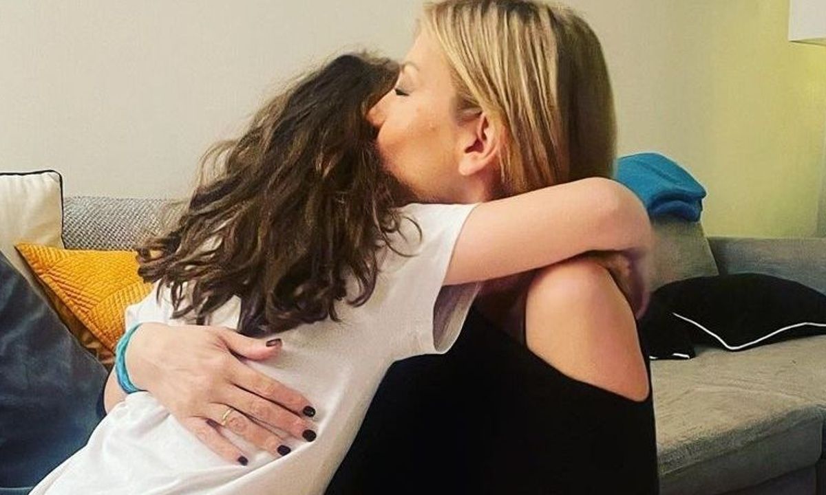 Μετά το «ήταν δίκαιο και έγινε πράξη», ήρθαν και οι φωτό από το eclectic σπίτι της Ράνιας Τζίμα