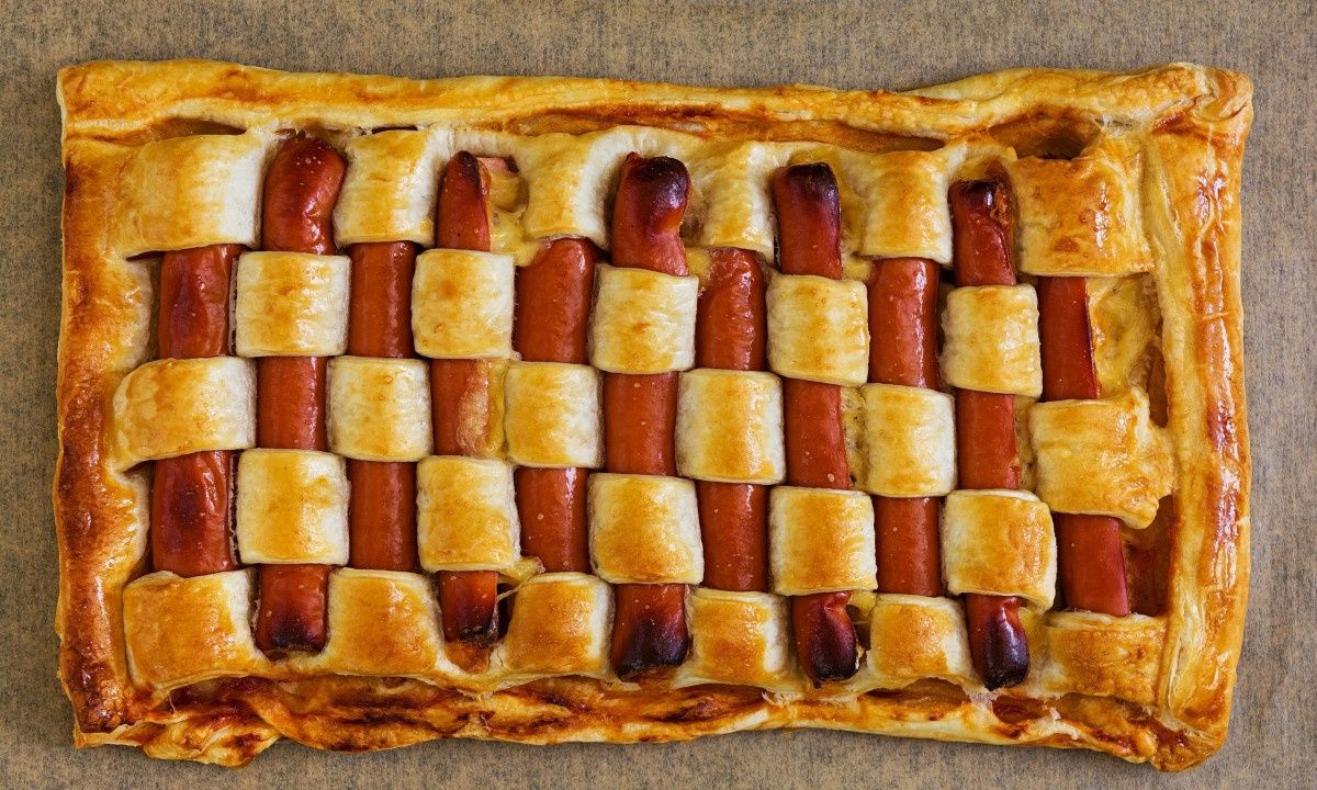 Συνταγή για λουκανικόπιτα με φύλλο σφολιάτας