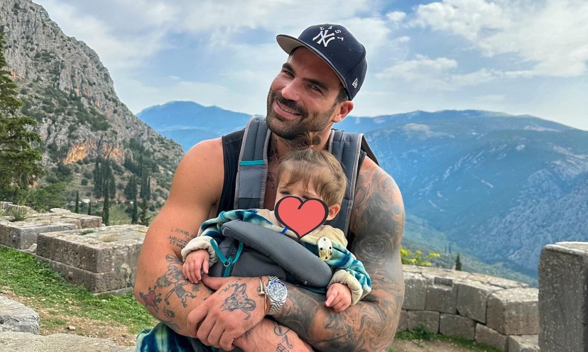 Δημήτρης Αλεξάνδρου: Ο Πάρης τού έφτιαξε δώρο για τη Γιορτή του Πατέρα κι εκείνος... συγκινήθηκε!