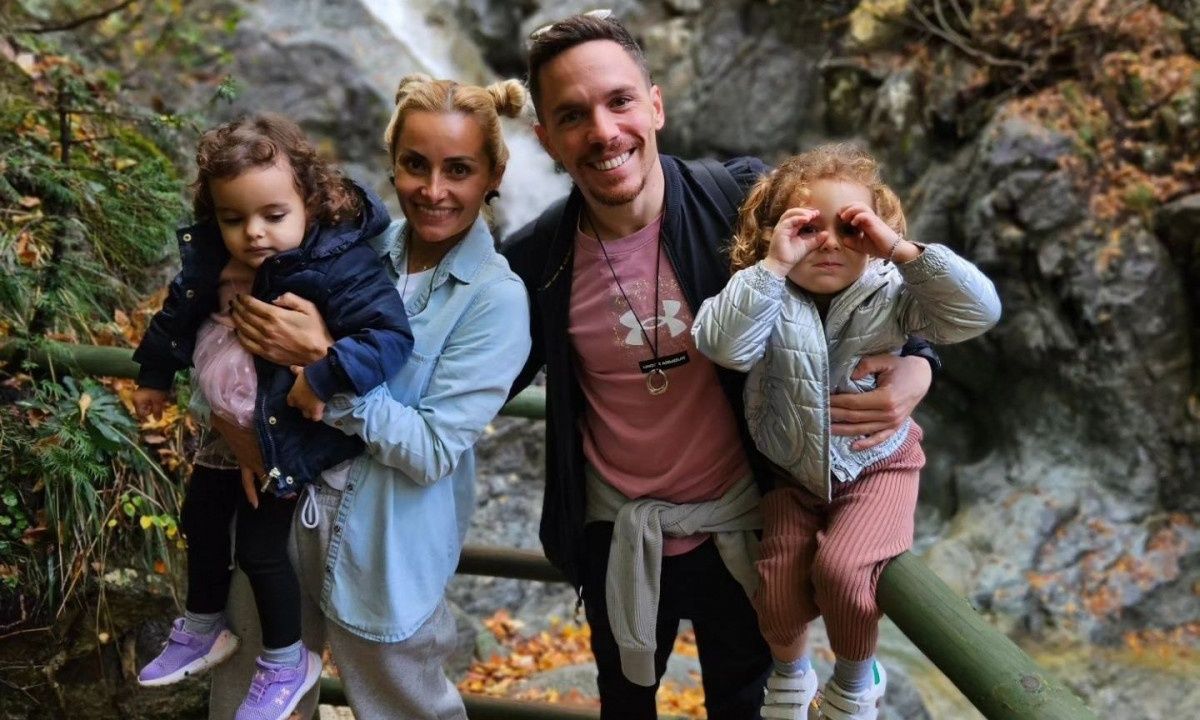 Βασιλική Μιλλούση: Έφτιαξε red velvet κέικ για τις κόρες της