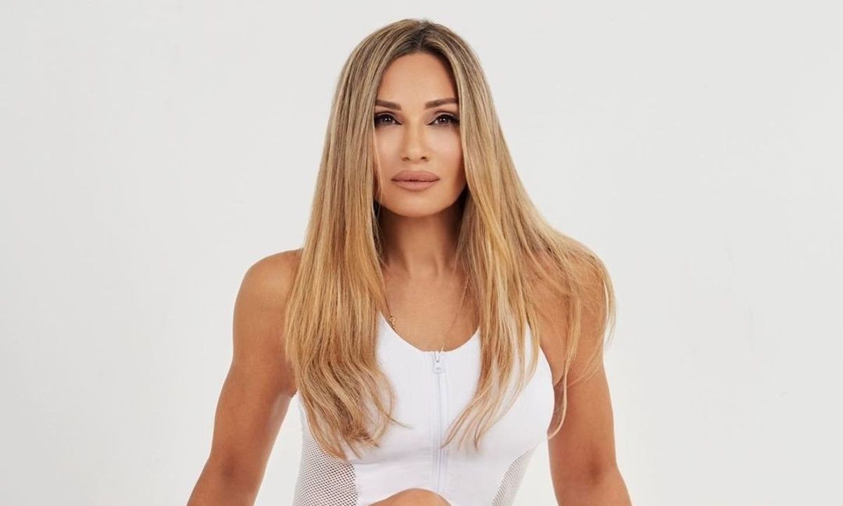 Η Ελένη Πετρουλάκη μας δείχνει πώς να κάνουμε face workout