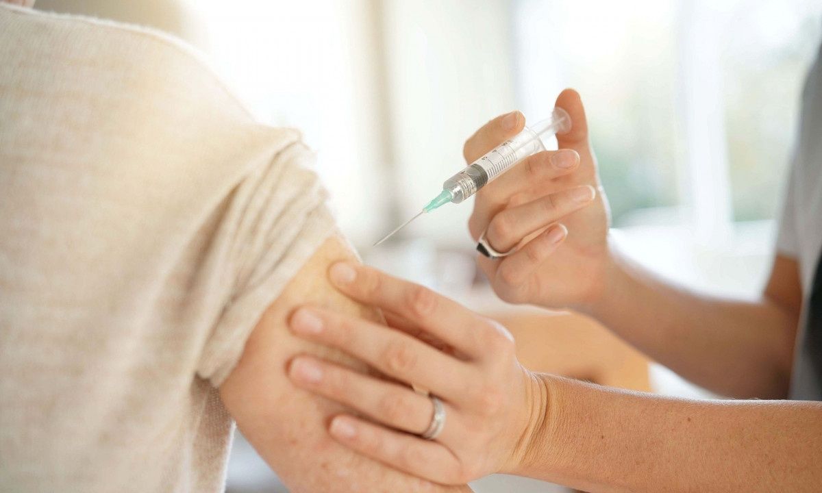 Covid 19: Οι σημαντικότερες παρενέργειες των εμβολίων