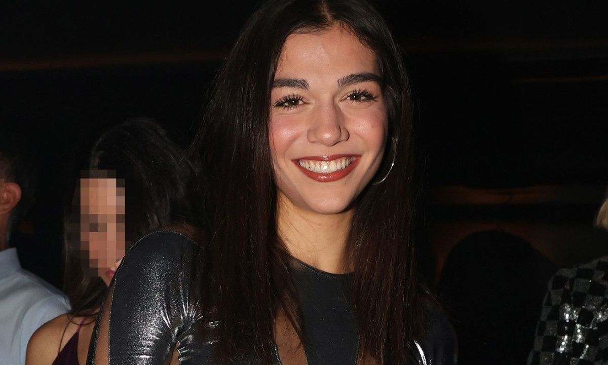 Μελίνα Νικολαΐδη: Η συνάντηση με πασίγνωστο Βρετανό ηθοποιό και το look της 20χρονης