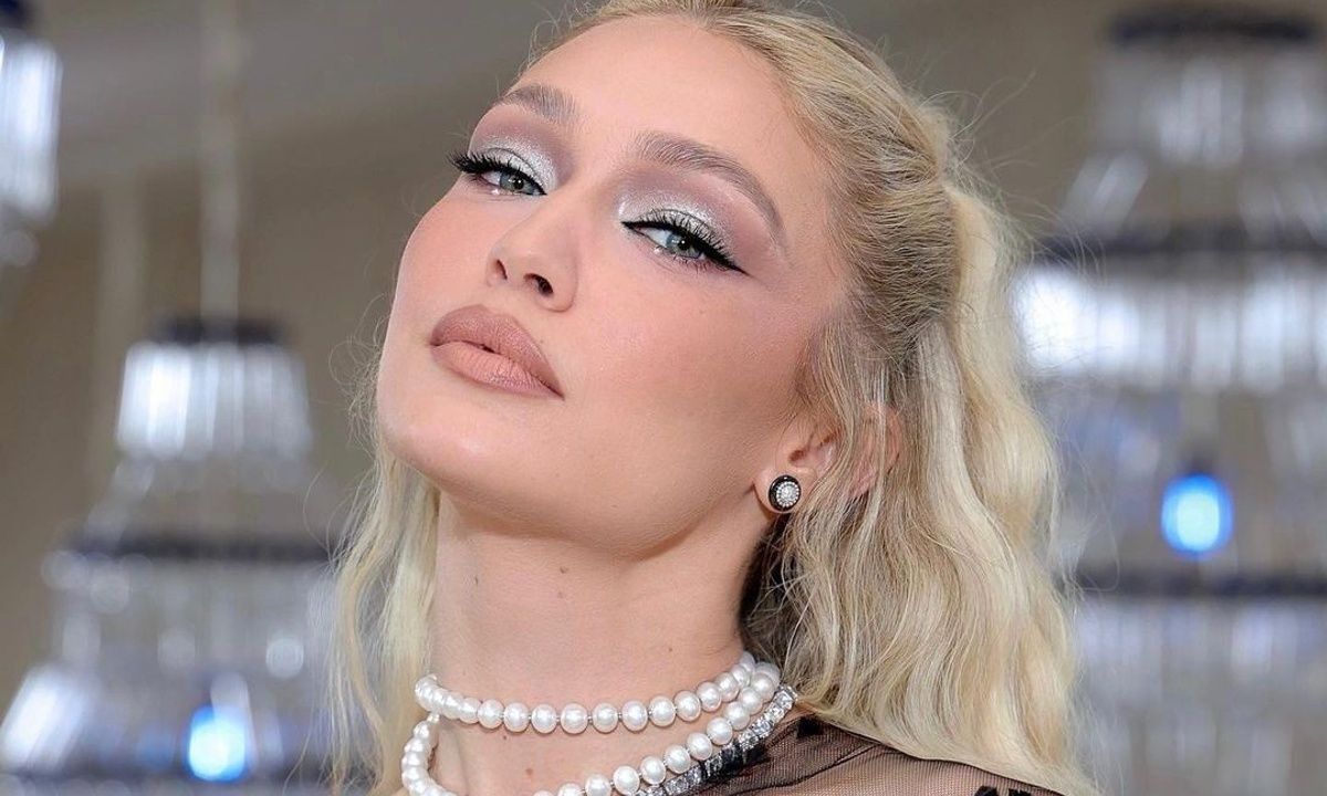 Πώς θα βάλεις λάμψη σε κάθε μακιγιάζ