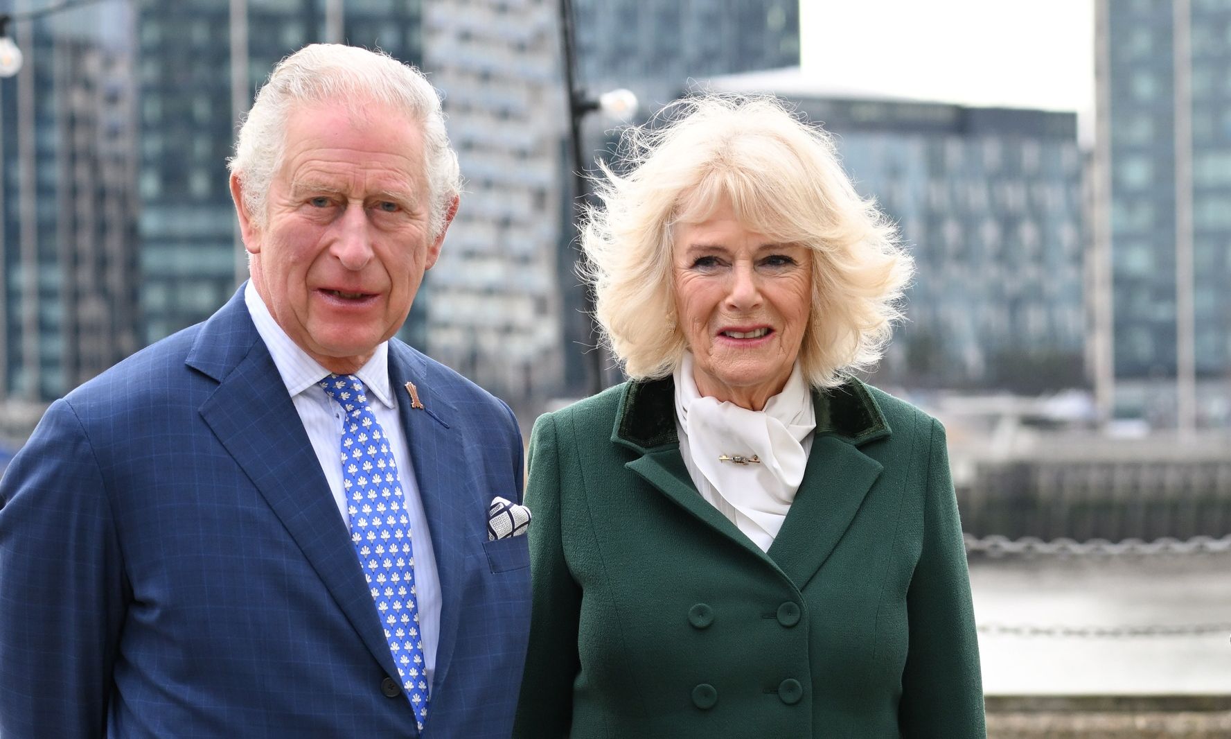 Γιατί θα απέχει & η Καμίλα από τα καθήκοντά της; Ποιος θα εκπροσωπεί το Παλάτι χωρίς εκείνη;