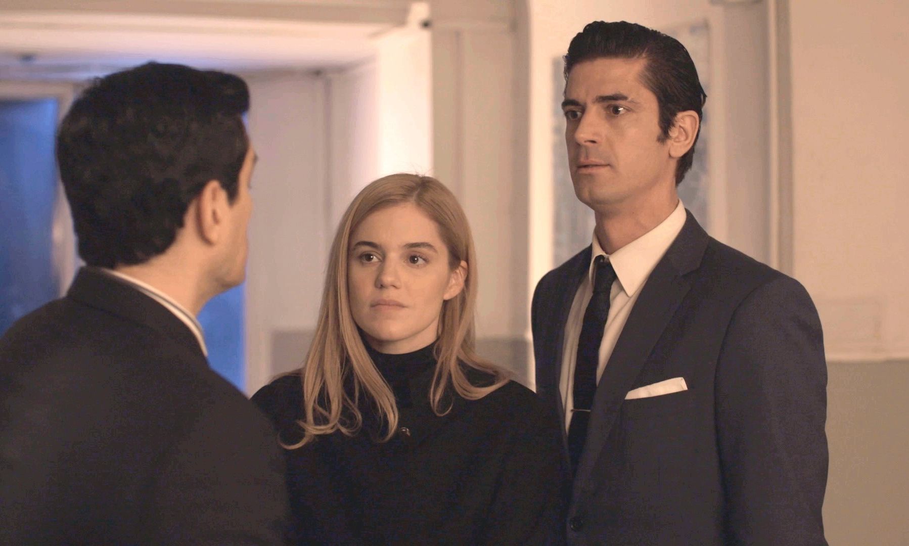 Ο Παράδεισος των κυριών: Η Αμαλία και ο Ντίνος λένε ψέματα στον Σίμο