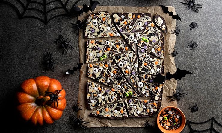 Halloween chocolate bark από τον Άκη Πετρετζίκη