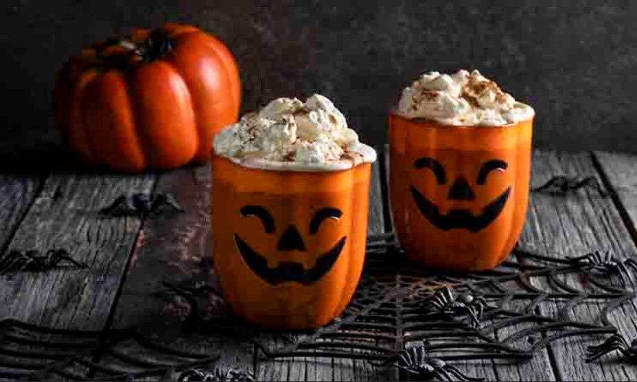 Pumpkin spiced latte από τον Άκη Πετρετζίκη