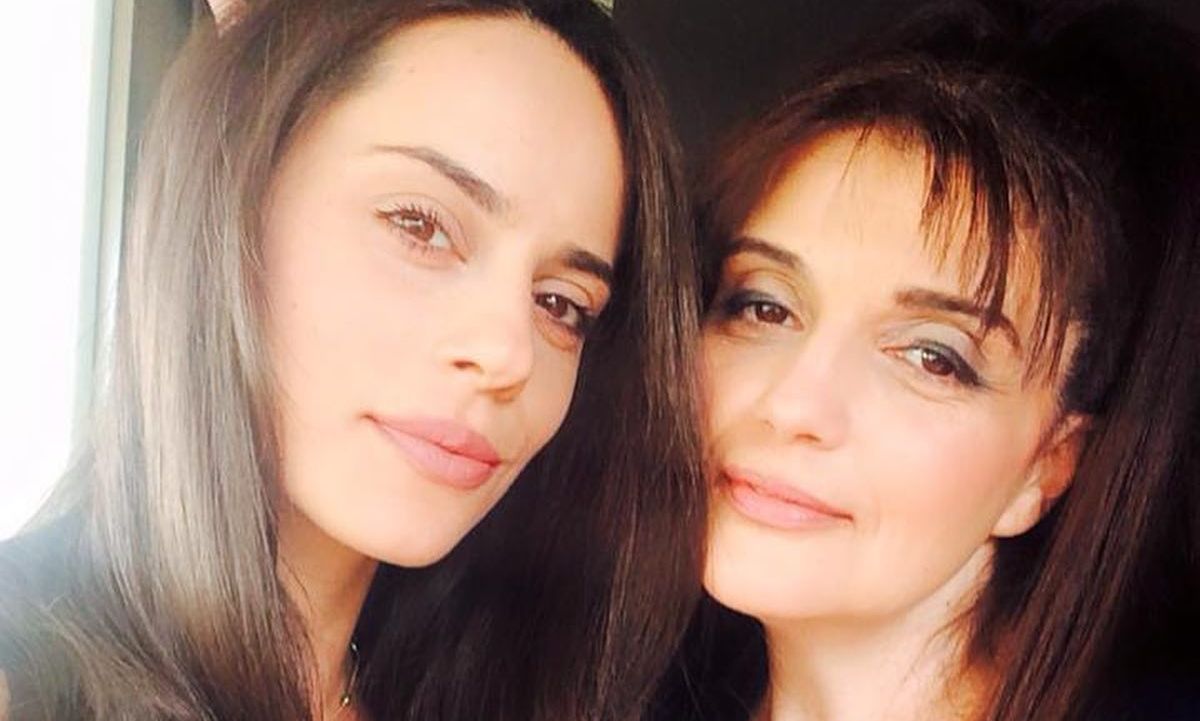 Η πρώτη ανάρτηση της Αντωνά μετά την απώλεια της μητέρας της: «Σε τέτοιο κόσμο μας αξίζει να ζούμε»
