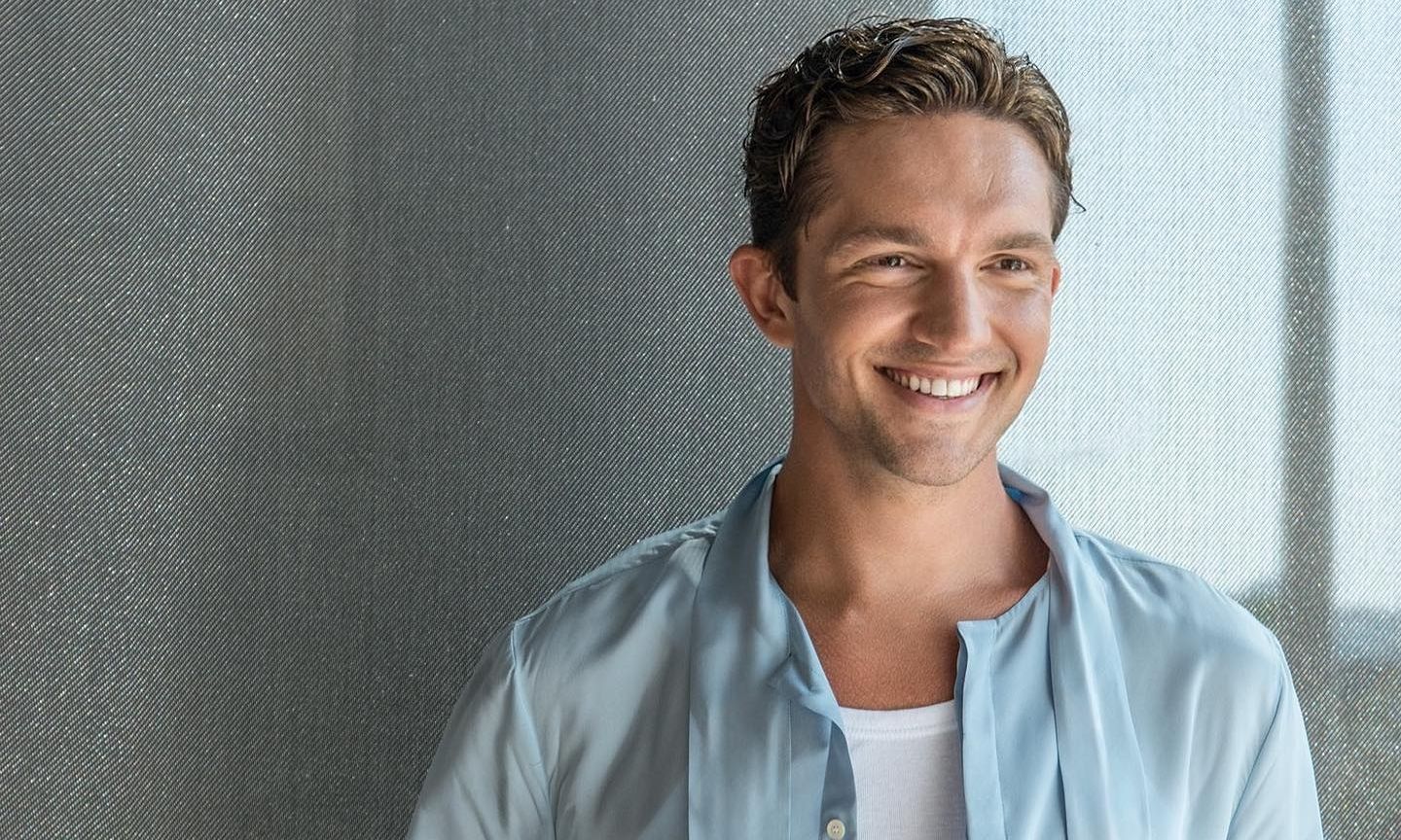 Να μ’ αγαπάς - Μιχαήλ Ταμπακάκης: Η ηλικία, οι σπουδές, η ψυχοθεραπεία και ο τηλεοπτικός Ορφέας