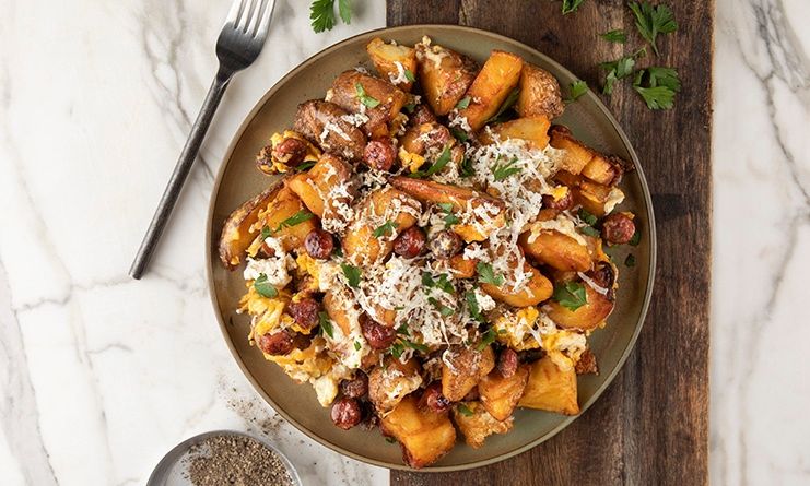 Γρήγορα λουκάνικα με αυγά και πατάτες