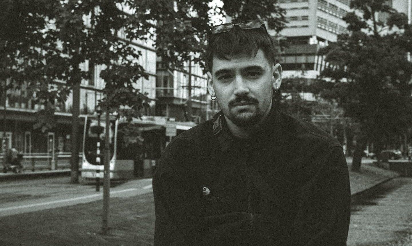 Κώστας Σιάφης: Ποιος είναι ο επικός TikΤoker που «σαρώνει» στο Αλ Τσαντίρι