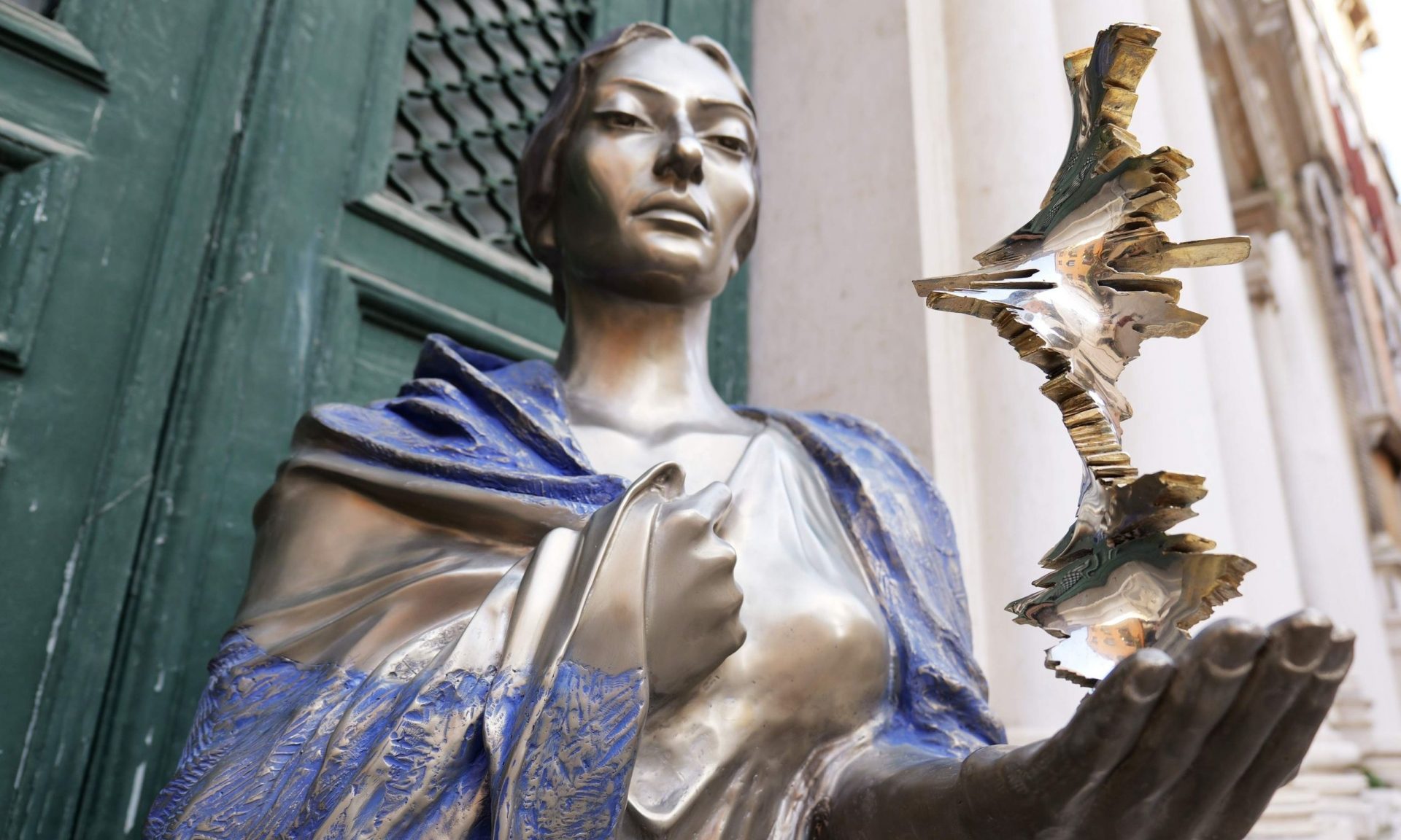 Η Μαρία Κάλλας επιστρέφει στη Βενετία μέσα από την τέχνη του Νίκου Φλώρου