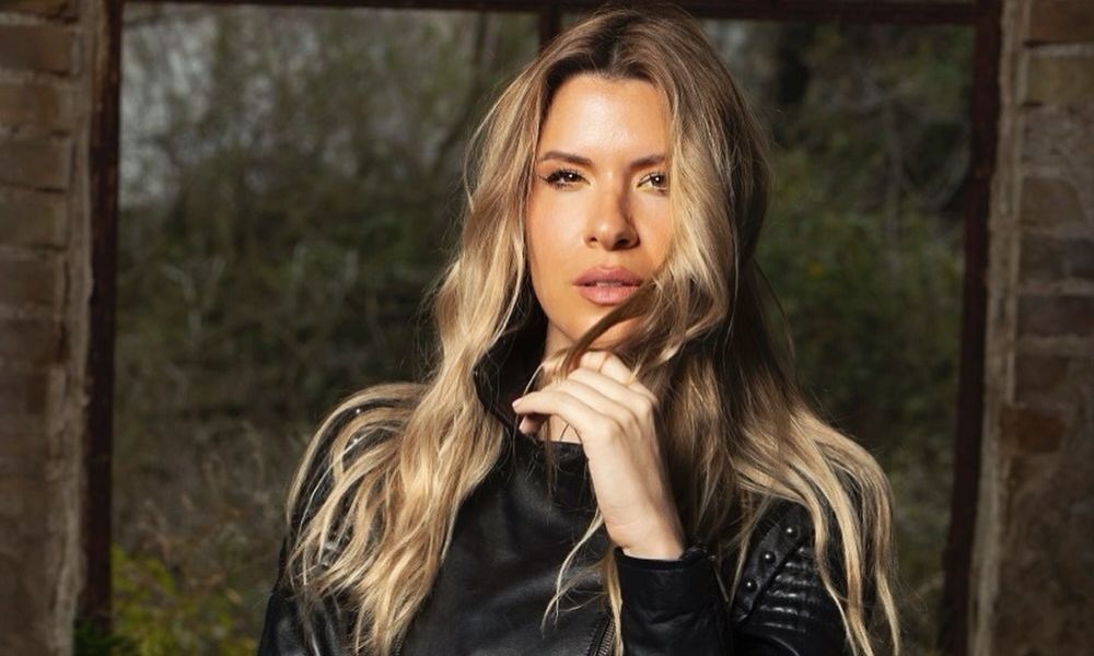 Eurovision 2025: Ποια είναι η Nafsica που διεκδικεί το «χρυσό» εισιτήριο για τον μεγάλο τελικό;